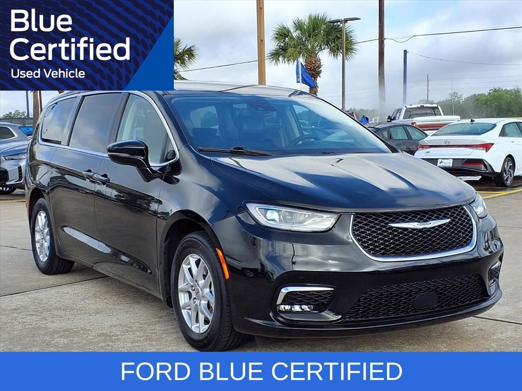 Used 2024 Chrysler Pacifica Touring-L image 7