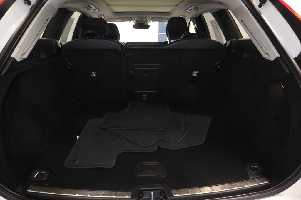 Used 2023 Volvo XC60 B5 Core AWD/4WD image 18