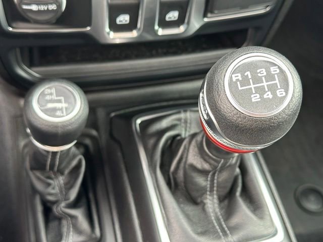 Used 2025 Jeep Wrangler Sport AWD/4WD image 24