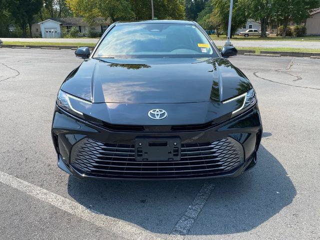Used 2025 Toyota Camry XLE FWD image 2