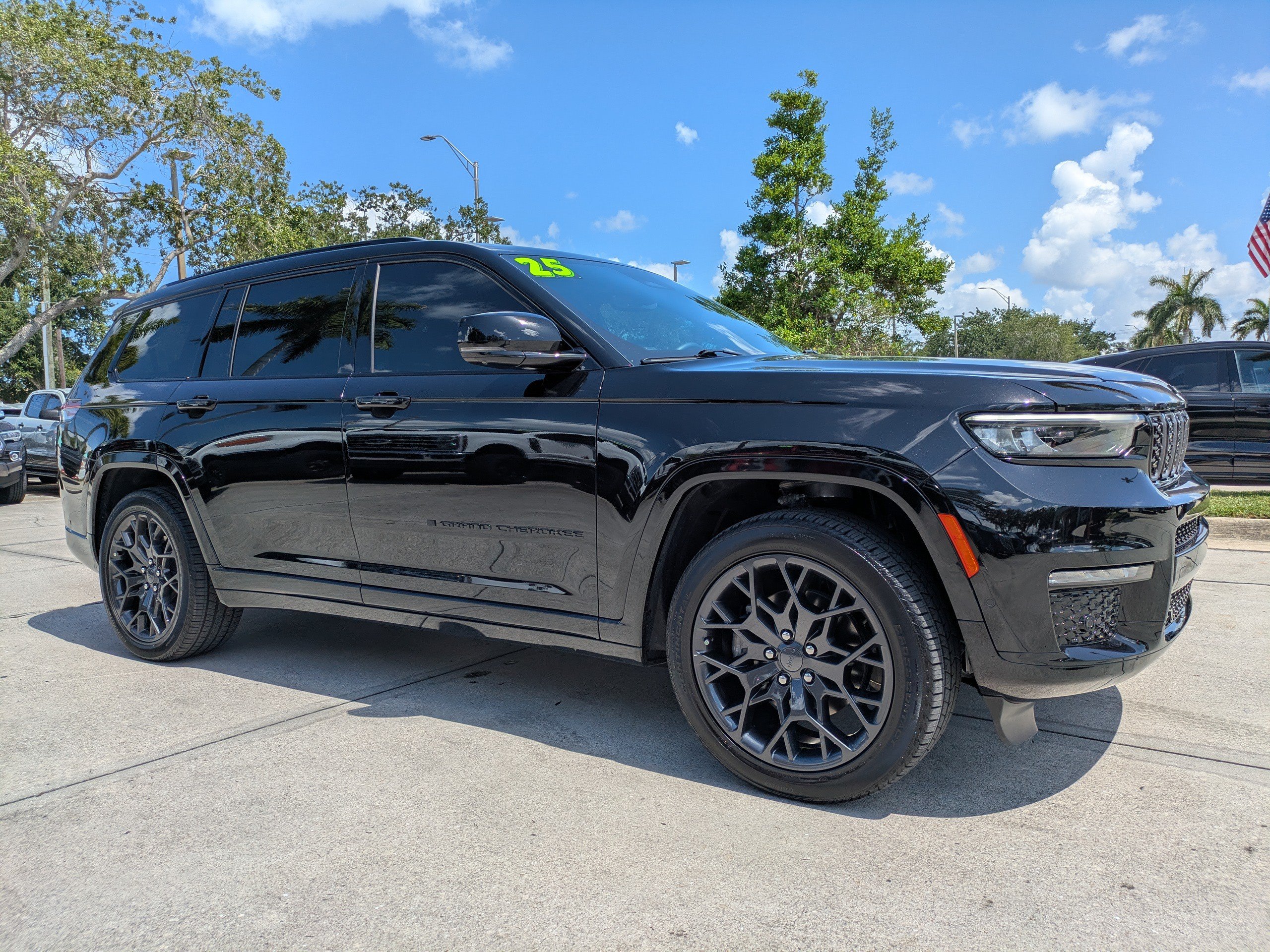 Used 2025 Jeep Grand Cherokee L Summit w/ Obsidian Package AWD/4WD image 2