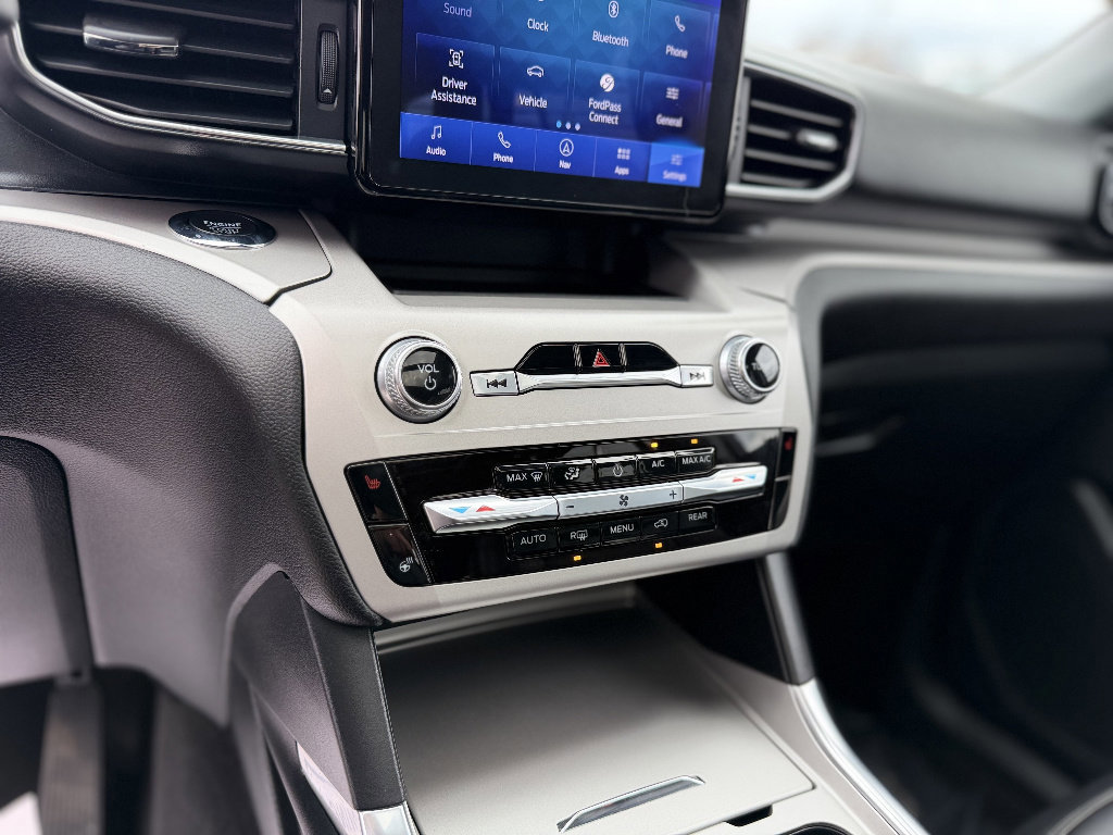 Certified 2022 Ford Explorer XLT w/ Equipment Group 202A image 19