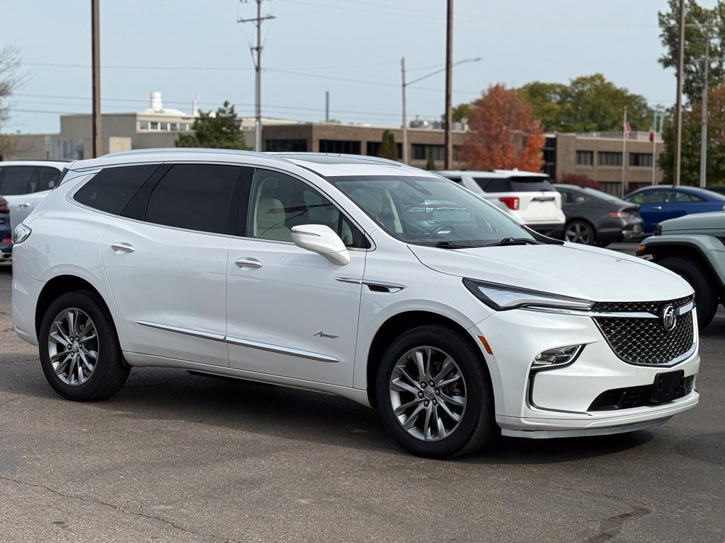 Used 2023 Buick Enclave Avenir w/ Avenir Technology Package AWD/4WD image 31