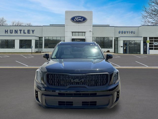 Used 2024 Kia Telluride EX w/ EX Captain's Chair Package AWD/4WD image 2