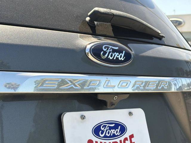 Certified 2017 Ford Explorer Platinum AWD/4WD image 9