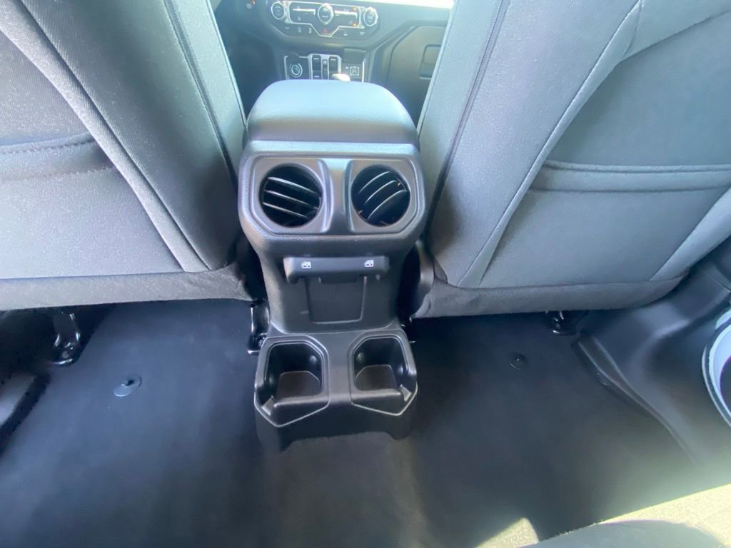 Used 2025 Jeep Gladiator Sport image 24