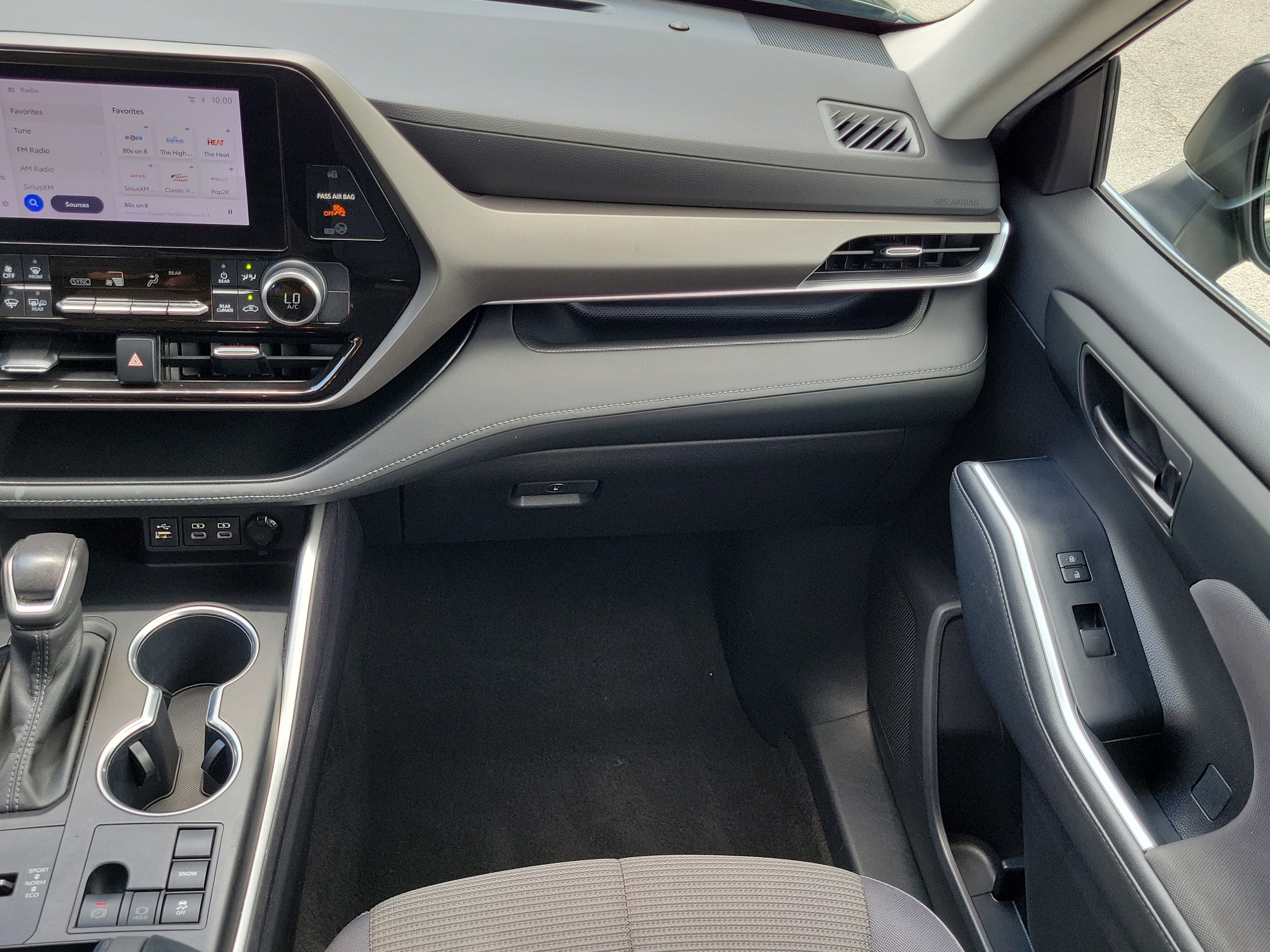 Used 2023 Toyota Highlander LE FWD image 17