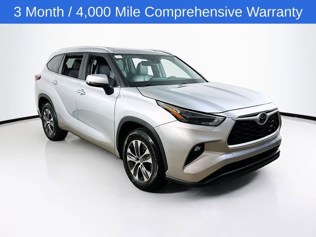 Used 2024 Toyota Highlander XLE FWD image 1