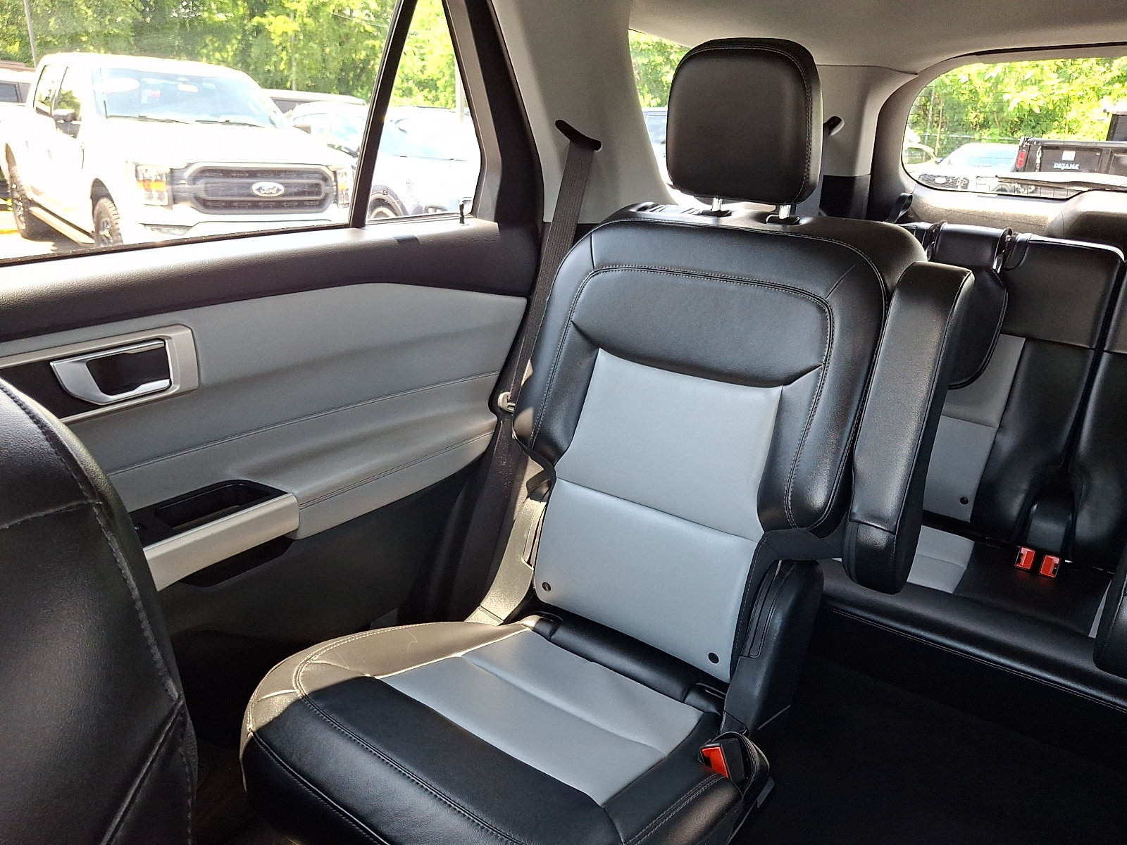 Certified 2023 Ford Explorer XLT w/ Equipment Group 202A AWD/4WD image 18