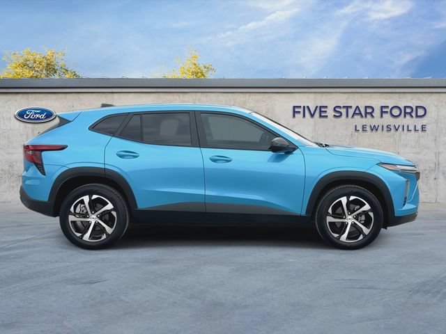 Used 2025 Chevrolet Trax RS w/ Sunroof Package FWD image 9