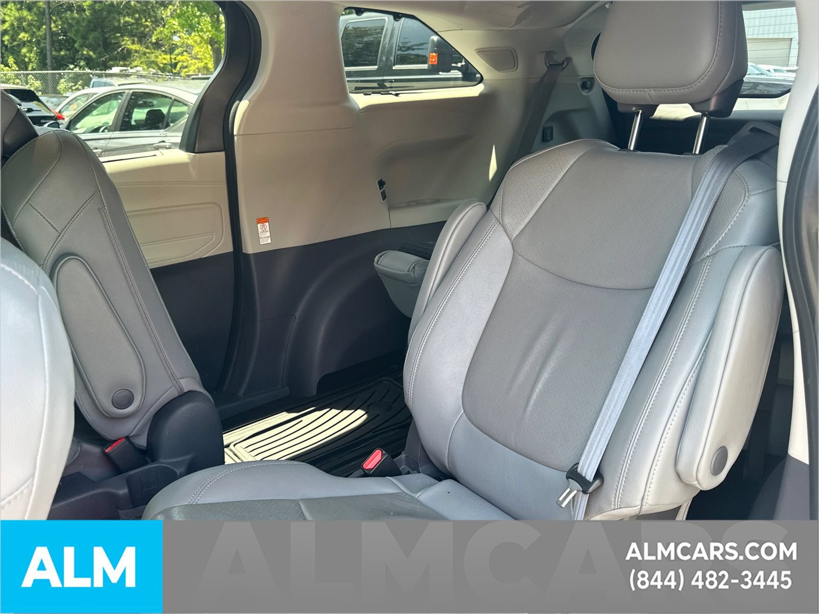 Used 2021 Toyota Sienna Limited FWD image 24