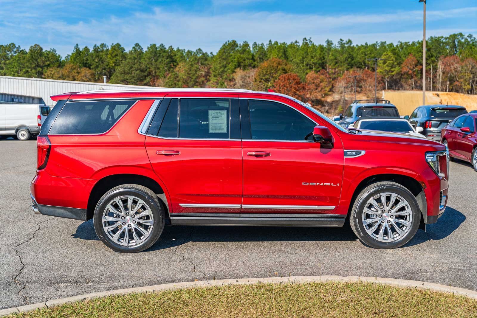 Used 2023 GMC Yukon Denali image 8