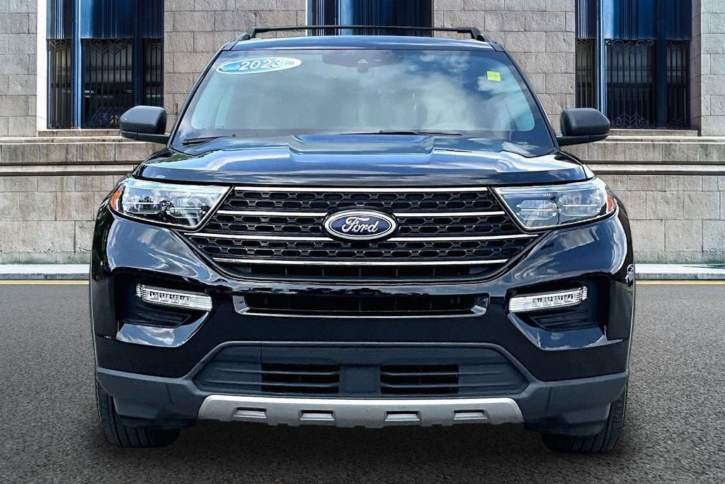 Certified 2023 Ford Explorer XLT w/ Equipment Group 202A AWD/4WD image 3