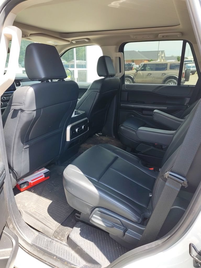 Certified 2024 Ford Expedition XLT RWD image 6