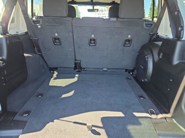 Used 2023 Jeep Wrangler Unlimited Rubicon w/ Cold Weather Group AWD/4WD image 34