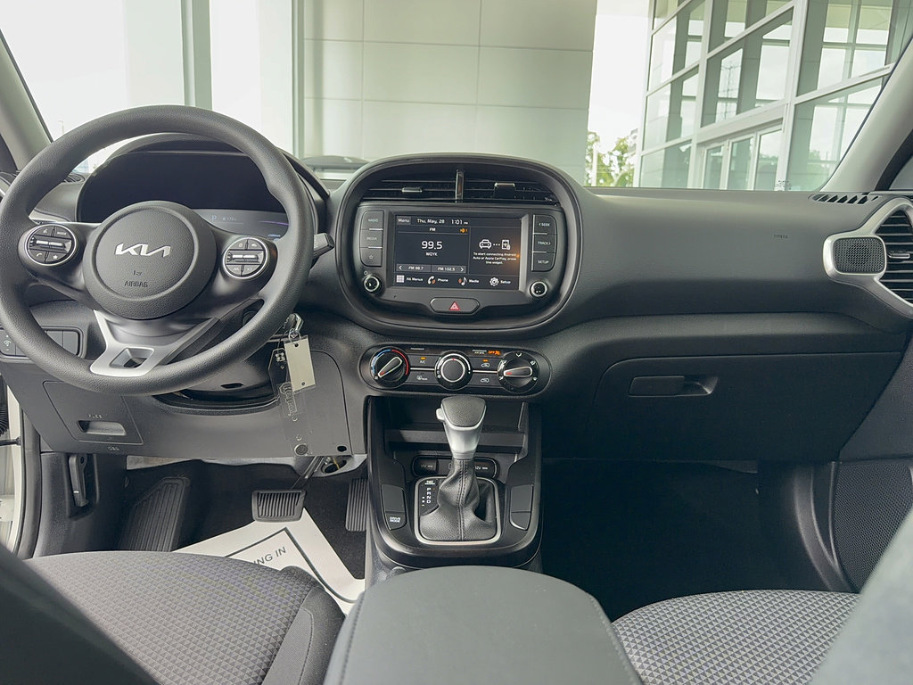 Used 2025 Kia Soul LX w/ LX Technology Package FWD image 27