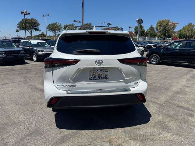 Used 2025 Toyota Highlander XLE FWD image 6