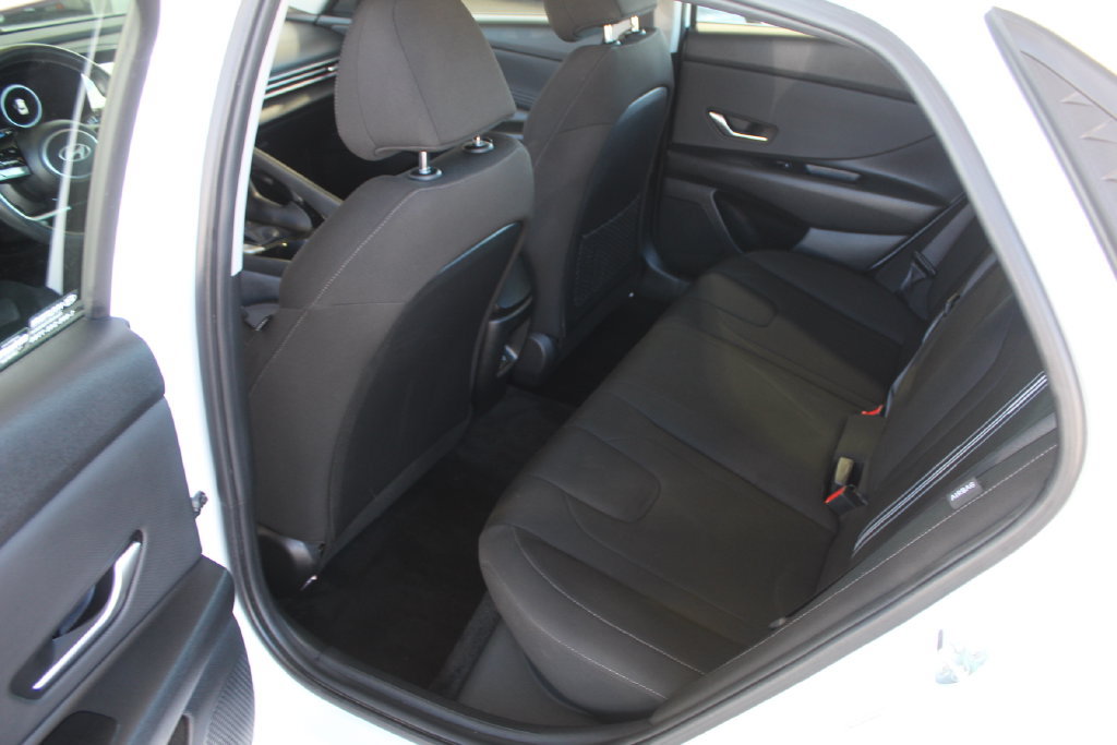 Used 2025 Hyundai Elantra SEL FWD image 16