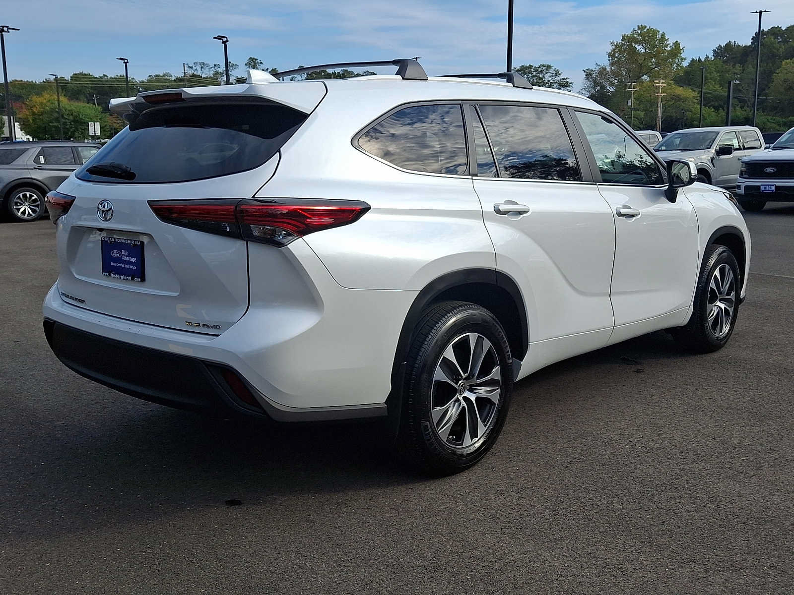 Used 2023 Toyota Highlander XLE AWD/4WD image 6