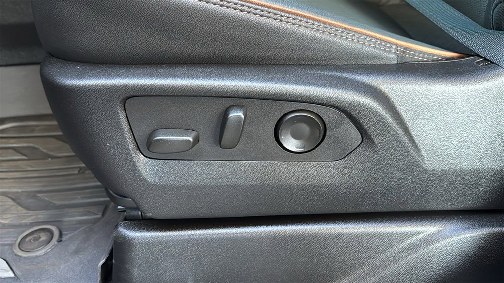 Used 2025 GMC Yukon AT4 w/ AT4 Premium Package image 22