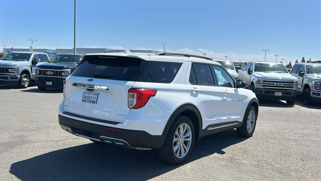 Certified 2023 Ford Explorer XLT w/ Equipment Group 202A AWD/4WD image 3