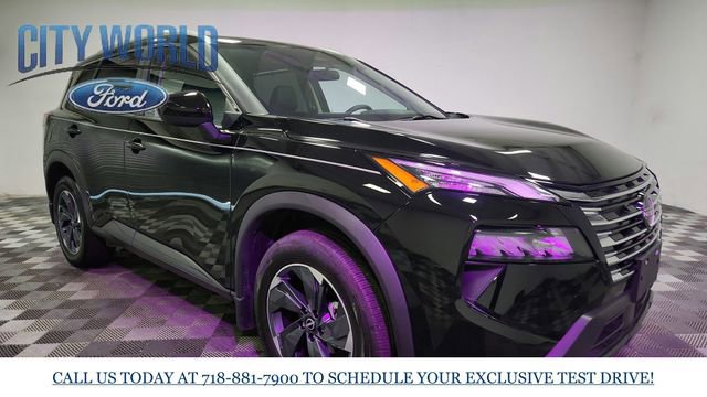 Used 2024 Nissan Rogue SV w/ SV Premium Package image 2