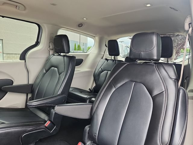 Used 2023 Chrysler Pacifica Touring-L FWD image 24