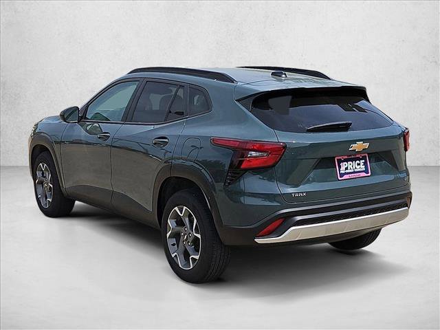Used 2025 Chevrolet Trax LT image 8