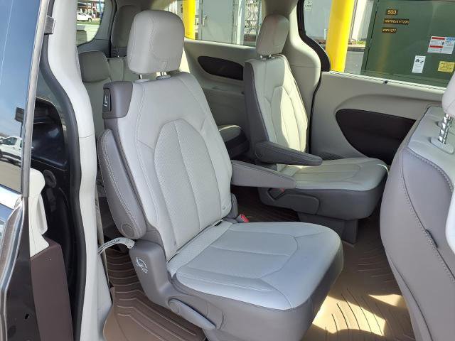 Used 2021 Chrysler Voyager Lxi image 24