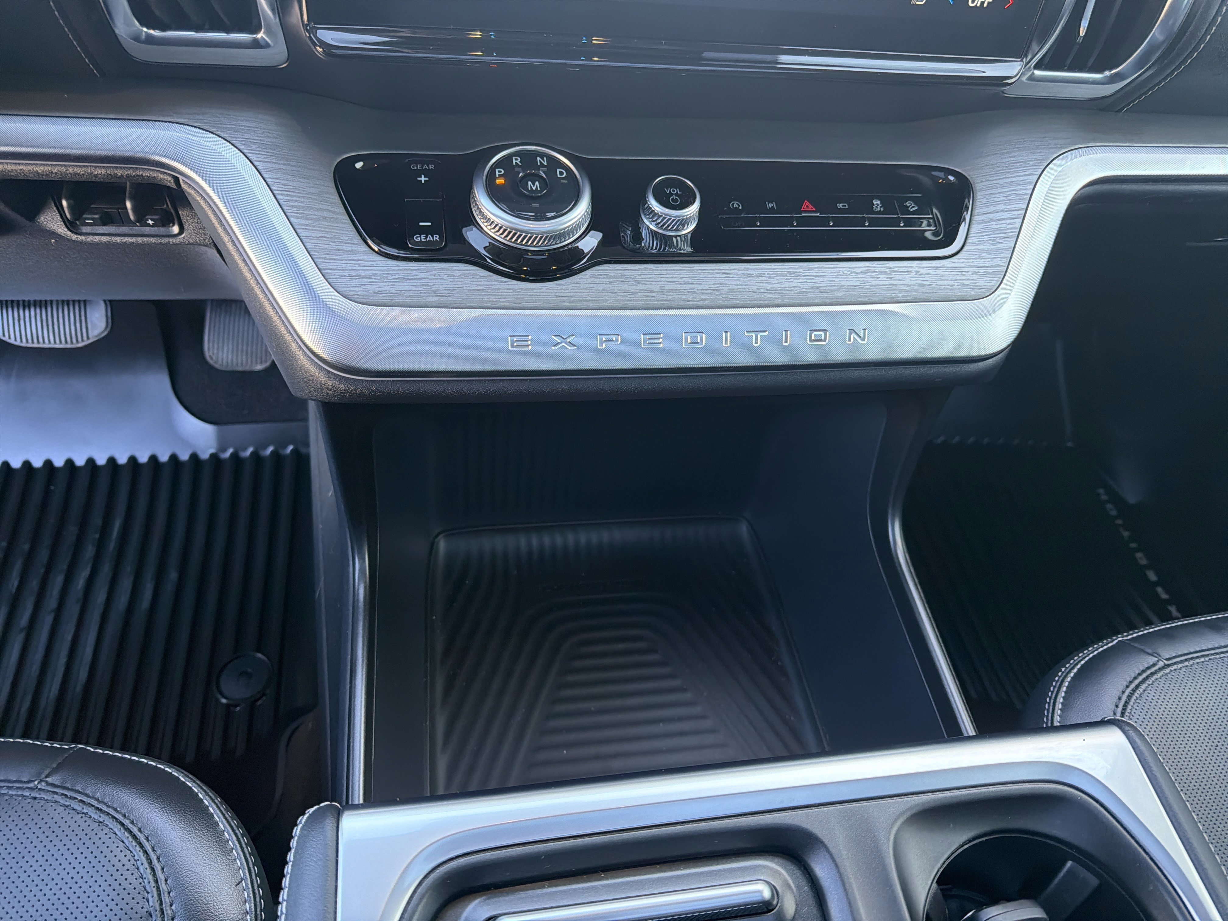 Certified 2025 Ford Expedition Platinum image 54