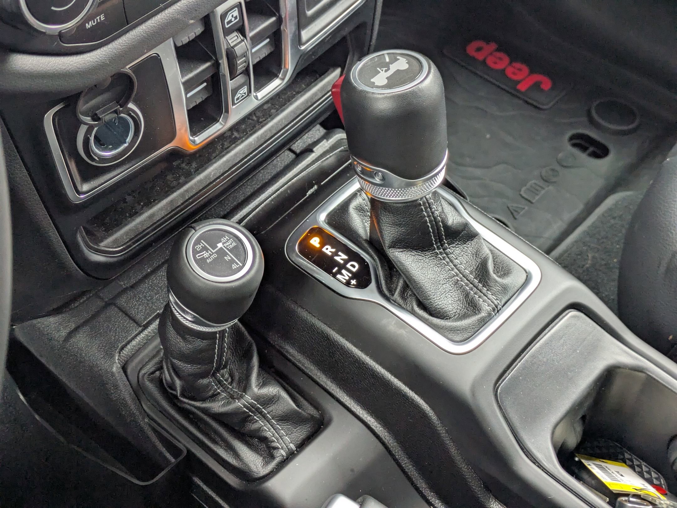 Used 2024 Jeep Wrangler Unlimited Sahara w/ Technology Group image 22