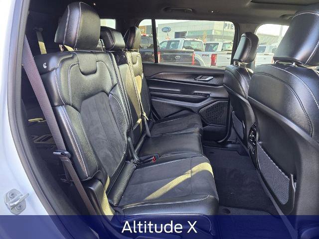 Used 2024 Jeep Grand Cherokee L Altitude AWD/4WD image 16
