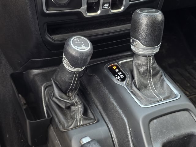 Used 2020 Jeep Wrangler Unlimited Sahara AWD/4WD image 23