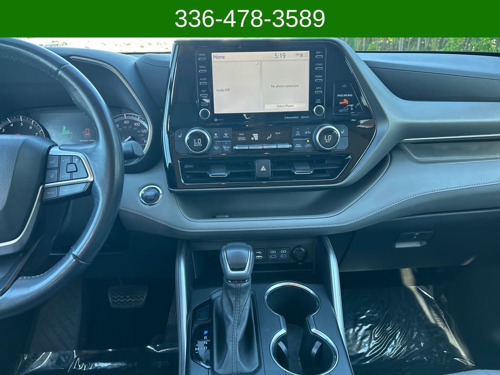 Used 2022 Toyota Highlander XLE FWD image 19