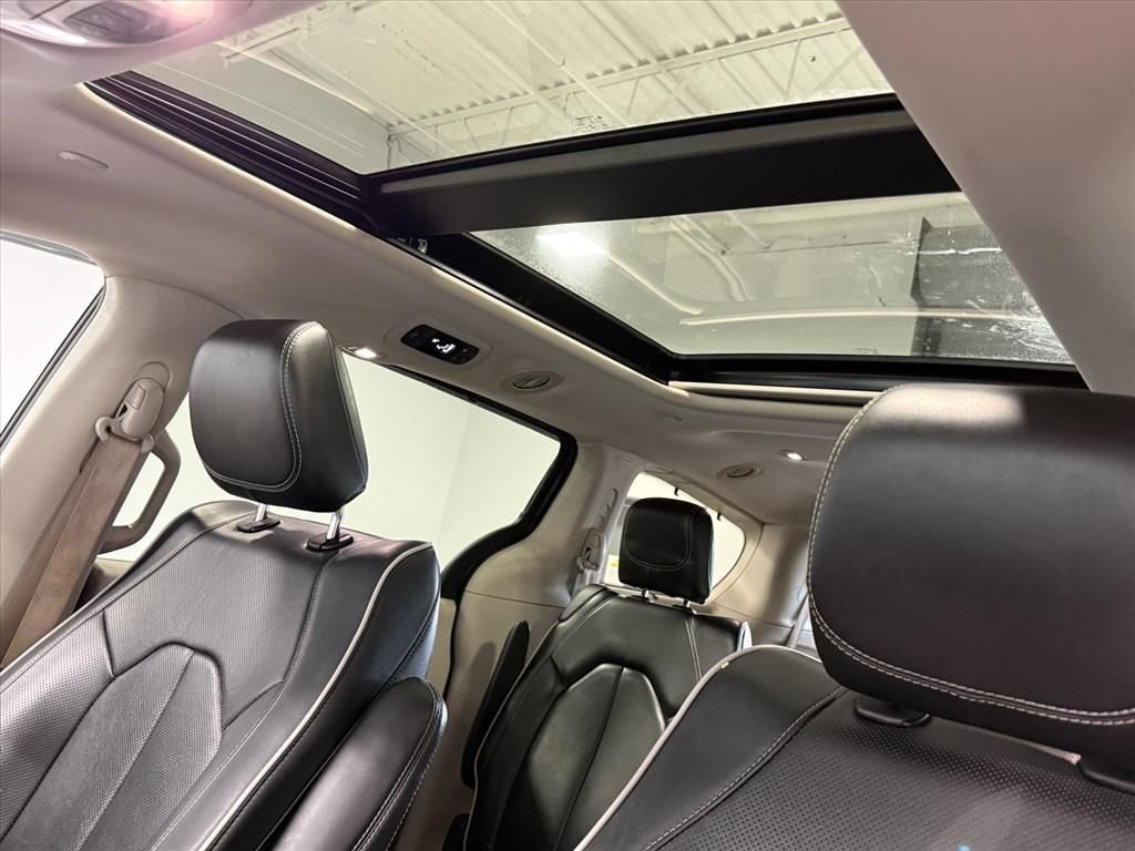 Used 2022 Chrysler Pacifica Limited image 17