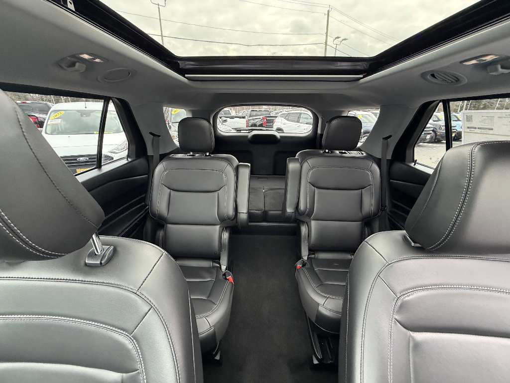 Certified 2022 Ford Explorer XLT w/ Equipment Group 202A image 14