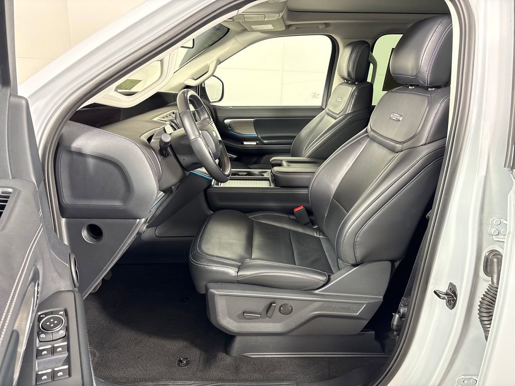 Certified 2025 Ford Expedition Platinum image 31