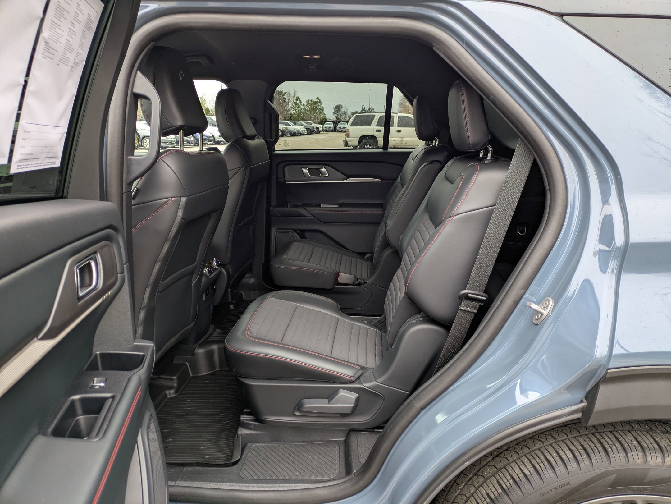 Certified 2025 Ford Explorer ST-Line w/ Premium Package image 29