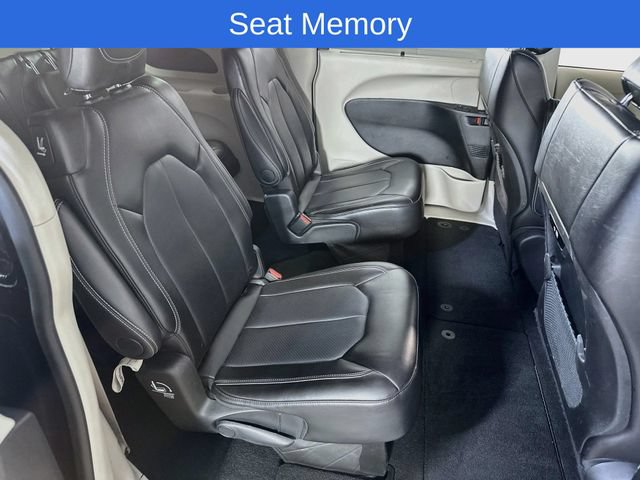Used 2024 Chrysler Pacifica Touring-L FWD image 15