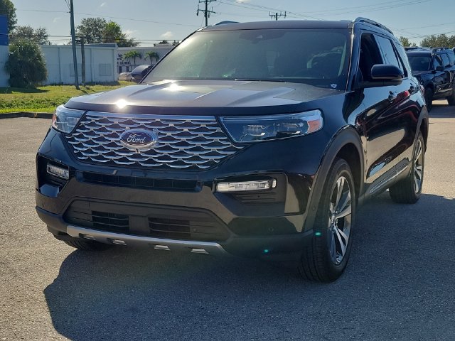 Certified 2020 Ford Explorer Platinum w/ Premium Technology Package AWD/4WD image 3