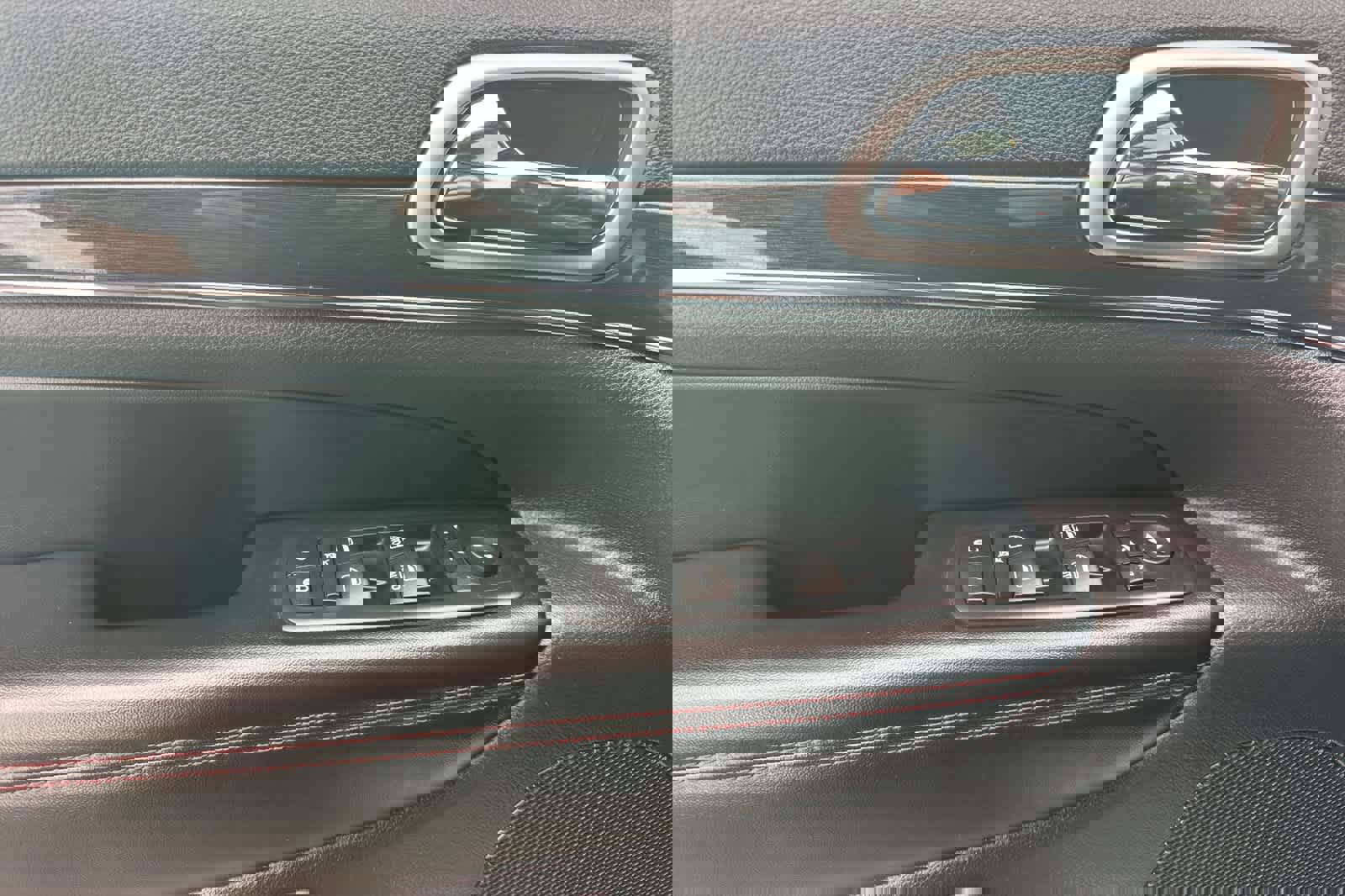 Used 2017 Jeep Grand Cherokee Trailhawk w/ Trailhawk Luxury Group image 12