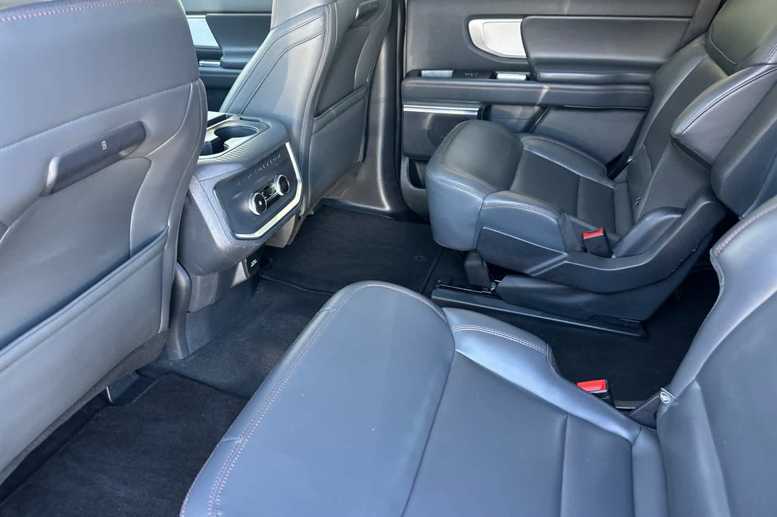 Certified 2025 Ford Expedition Active AWD/4WD image 13