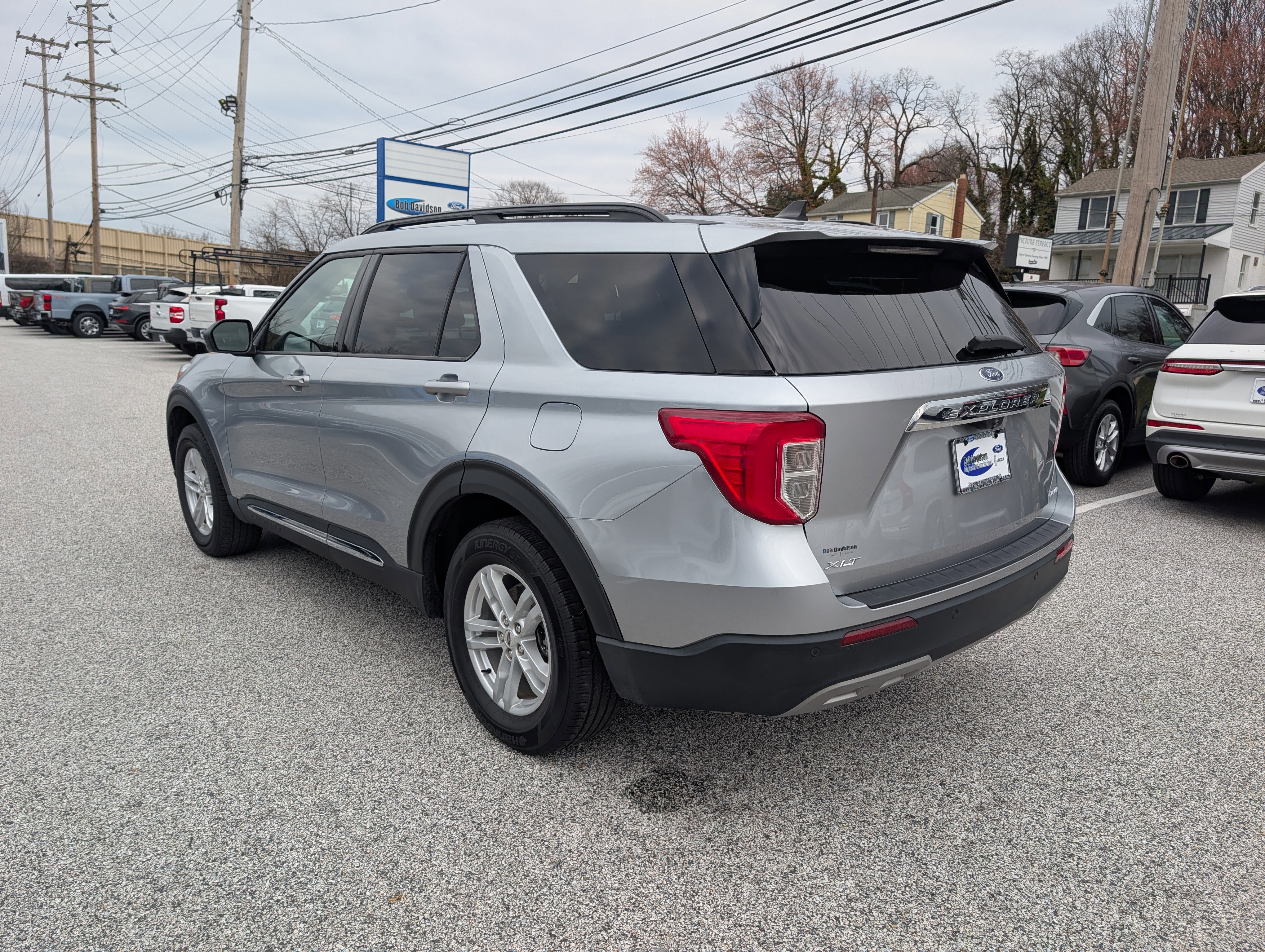 Certified 2022 Ford Explorer XLT w/ Equipment Group 202A image 5