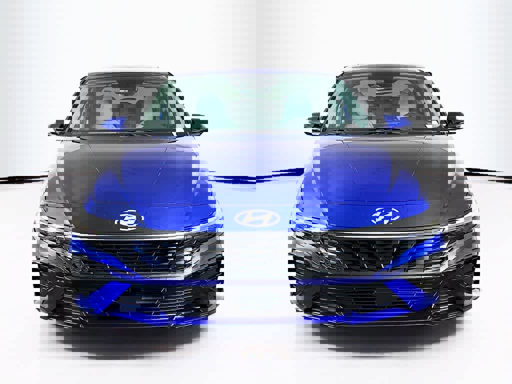 Used 2026 Hyundai Elantra Limited w/ Cargo Package image 8