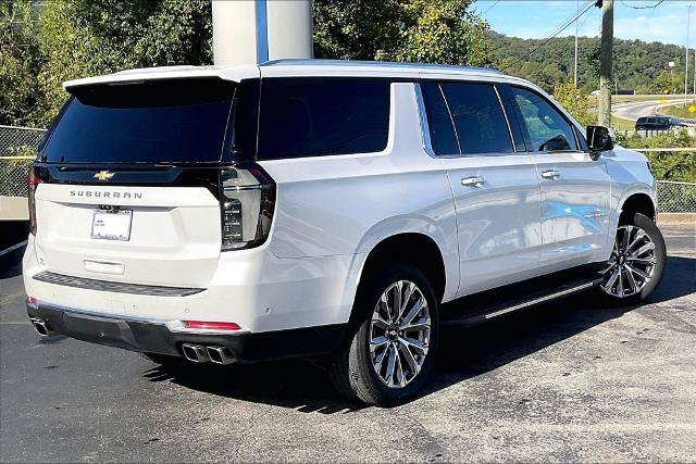 Used 2025 Chevrolet Suburban High Country RWD image 13