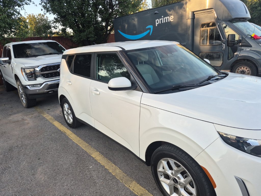 Used 2024 Kia Soul LX w/ LX Technology Package FWD image 25