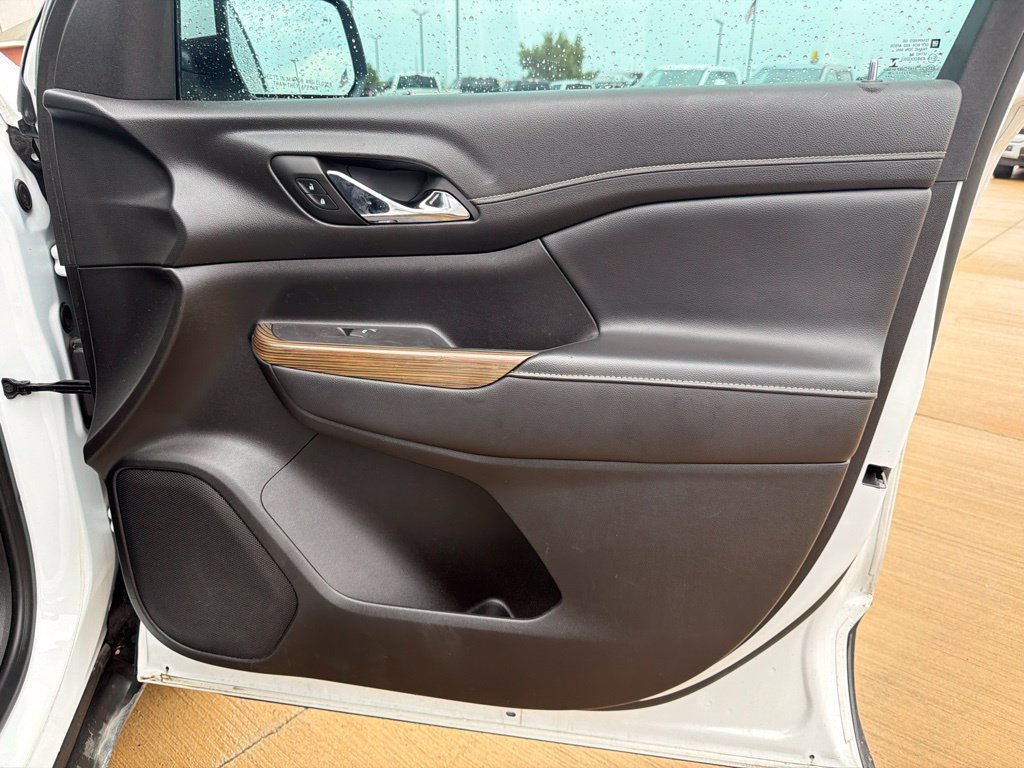 Used 2022 GMC Acadia SLE w/ Driver Convenience Package FWD image 17