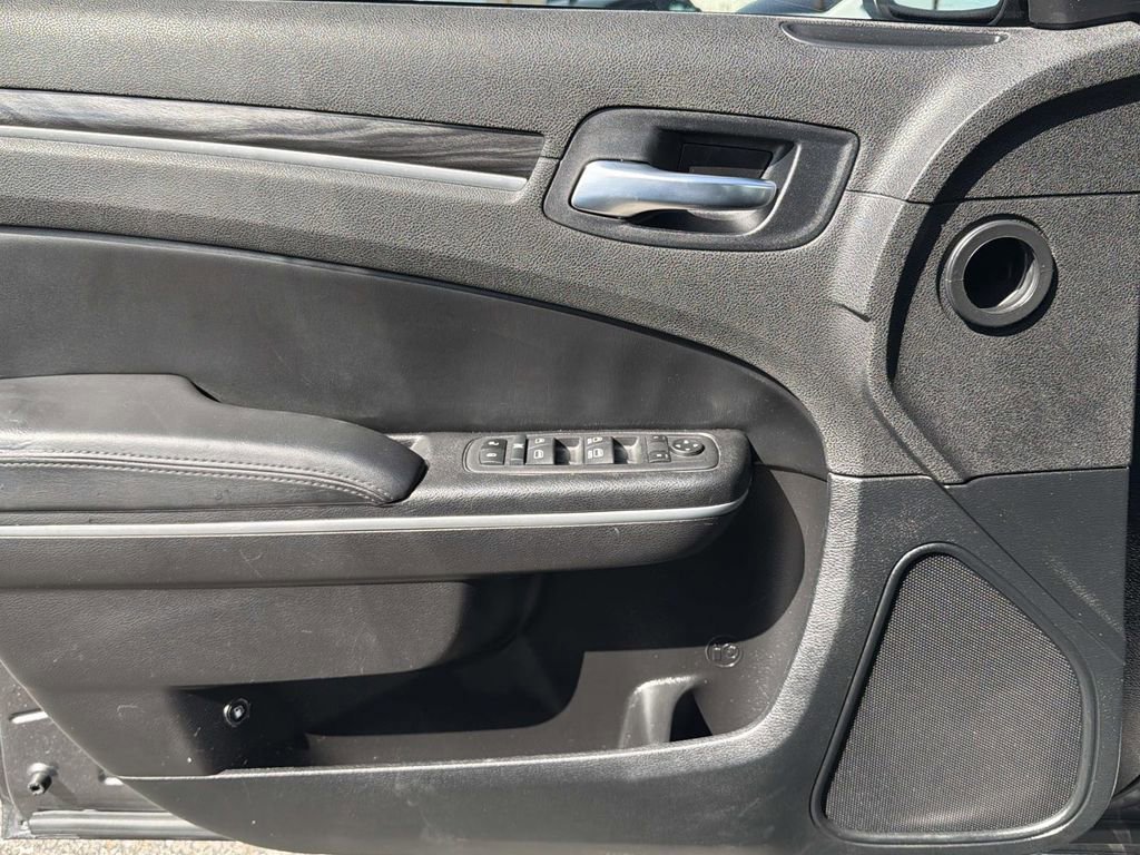 Used 2022 Chrysler 300 Touring L image 17