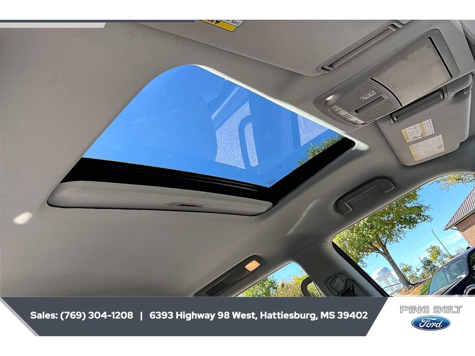 Used 2021 Nissan Armada Platinum w/ Captain's Chairs Package RWD image 16