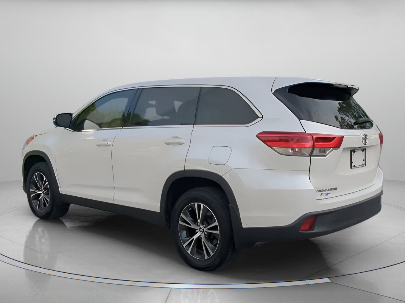 Used 2019 Toyota Highlander LE FWD image 20